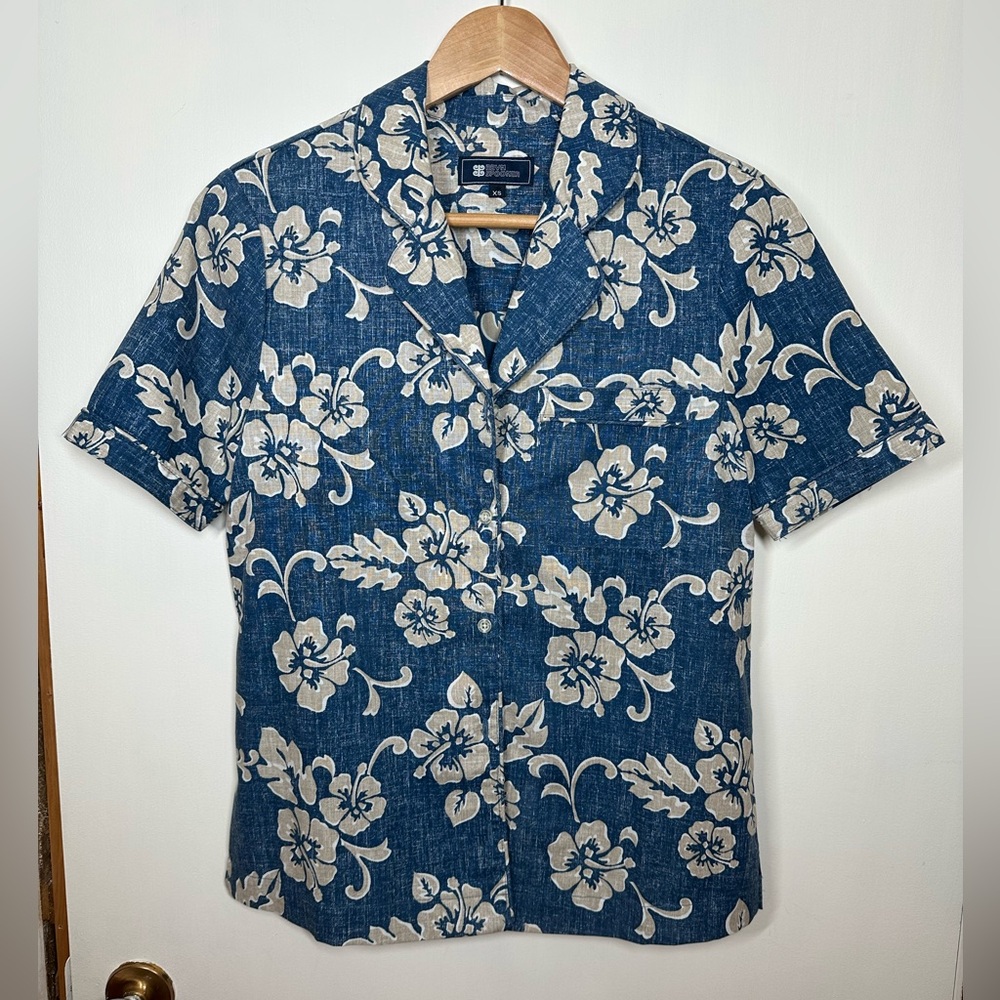 Reyn Spooner Blue and Beige Hibiscus Hawaiian Button‎ Down Shirt XS